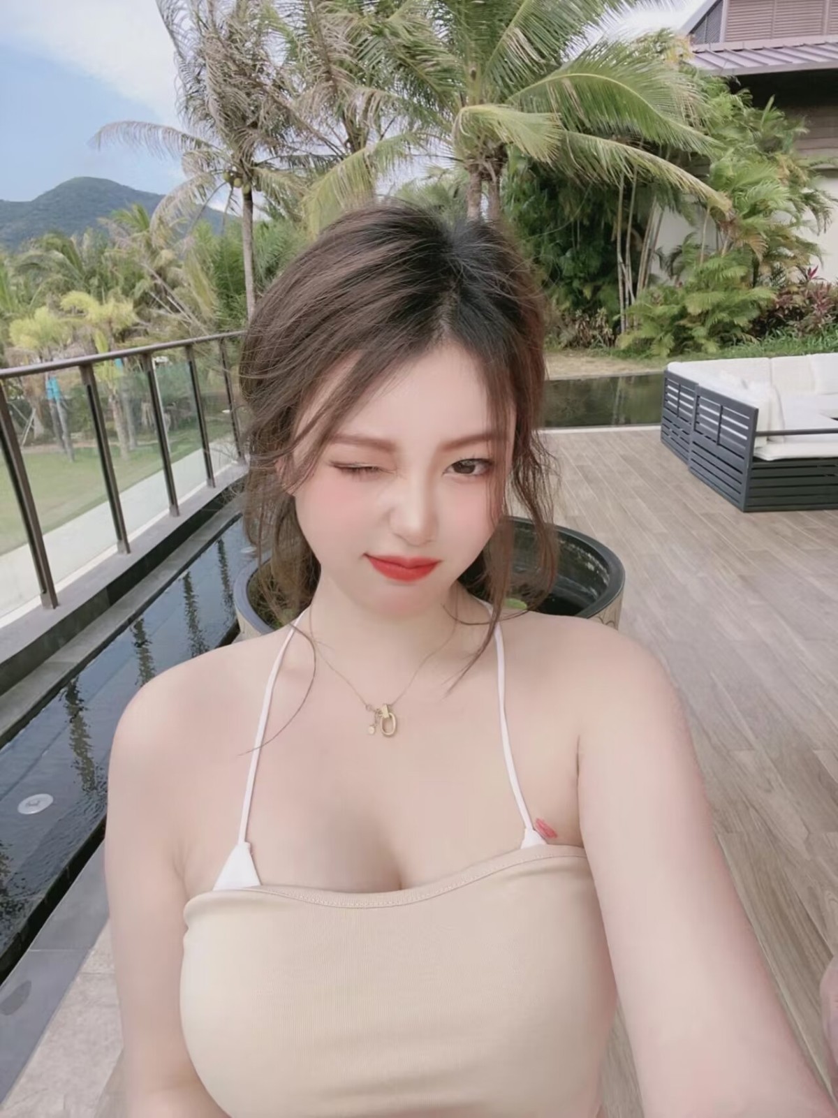 超级嫩妹服务天花板中板